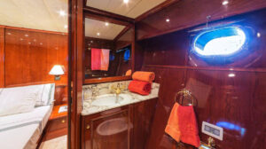Cruiser dislocante di 27 metri del 2004
