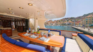 Cruiser dislocante di 27 metri del 2004